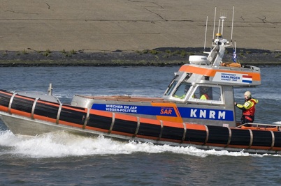 Zijaanzicht reddingsboot van Koninklijke Nederlandse Redding Maatschappij