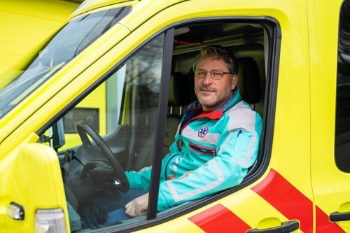 Johannes de Boer in zijn ambulance